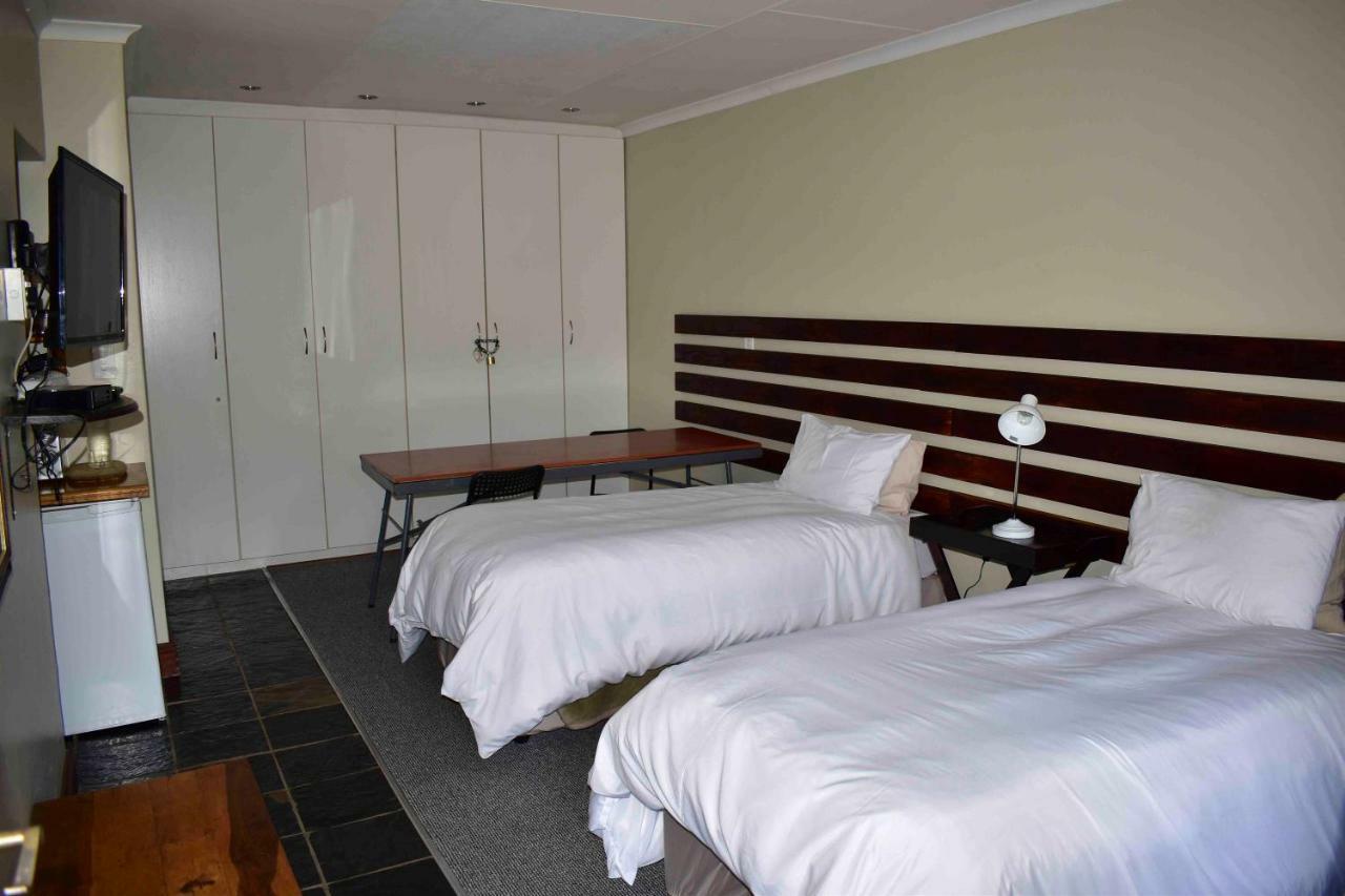 13 Hobson Otel Secunda Dış mekan fotoğraf