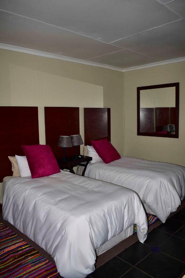13 Hobson Otel Secunda Dış mekan fotoğraf