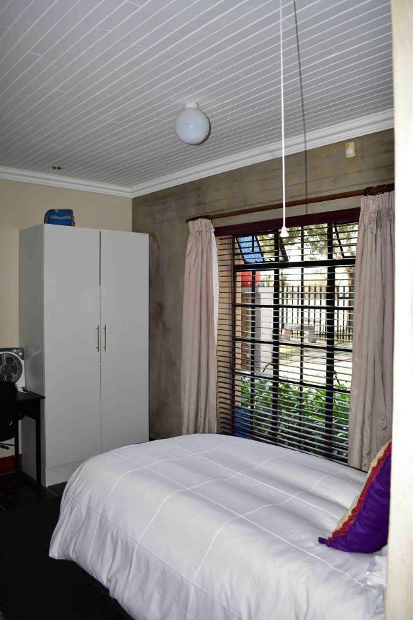 13 Hobson Otel Secunda Dış mekan fotoğraf